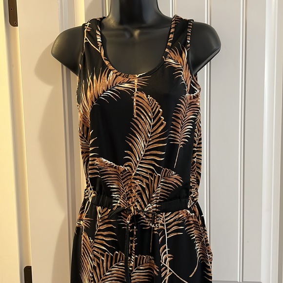 2/$20 Tropical leaf print romper Nicole miller - Picture 4 of 10